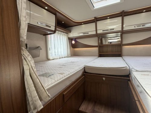 Hymer B 588 Automatic Single Beds Pop-top roof 2X Air conditioning Inverter Solar panel photo: 22