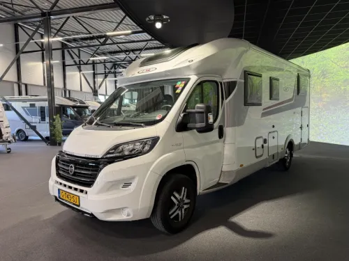 LMC Cruiser 732 T automatic - 5-seater - lift bed photo: 5