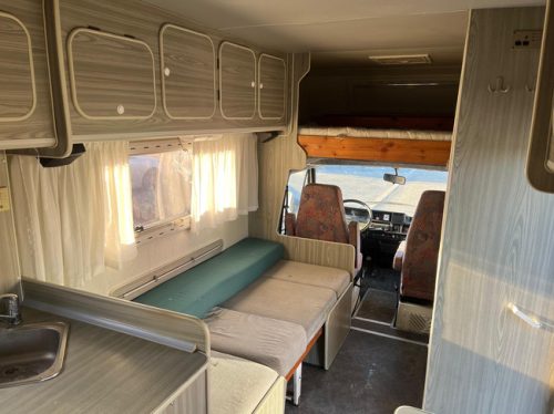 Fiat Ducato 14 2.5 Gran Volume | Goofy | NIEUWE APK | Trekhaak | 7 Persoons | Kachel | Koelkast | Alkoofbed | 2x Treinzit | Fietsenrek foto: 14
