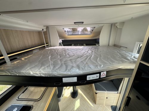 Chausson Etape Line 788 French bed pop-top roof photo: 9