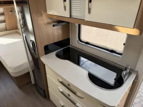 Hobby De Luxe 495 UL fully equipped! Mover/Awning/etc photo: 13