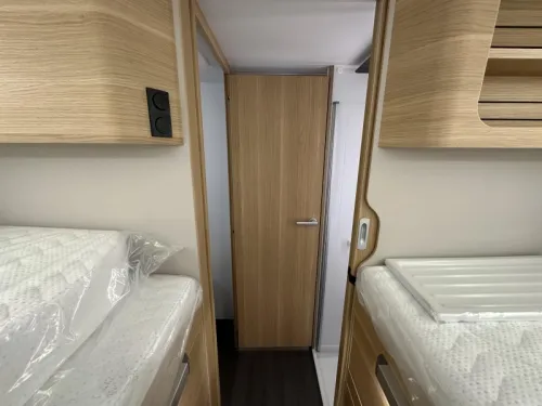 Adria Coral Plus 670 DL automaat | ex-verhuur  foto: 14