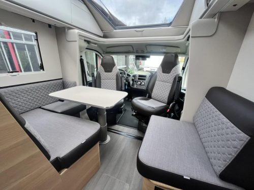 Adria Coral Plus 670 SC - QUEENSBED Foto: 11
