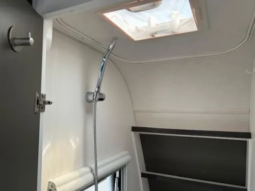 Dethleffs C'Go 475 FR Mover & awning photo: 6
