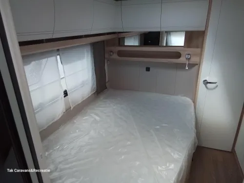 Hobby De Luxe 495 WFB with separate shower and toilet photo: 7