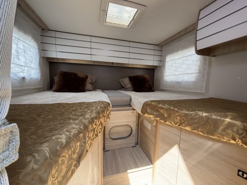 Challenger Graphite 287GA 9T AUT SINGLE BEDS+POP-TOP ROOF 5 BERTHS photo: 2