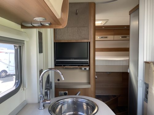 Knaus Van Ti 600 2.3 130 HP Semi-integrated, Transverse bed, Half-dinette, Swivel seats, etc. Year of manufacture 2013 Motorhome centre on the road Marum photo: 12