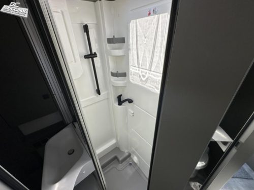 Hymer GT-S 600 XL Bed photo: 14