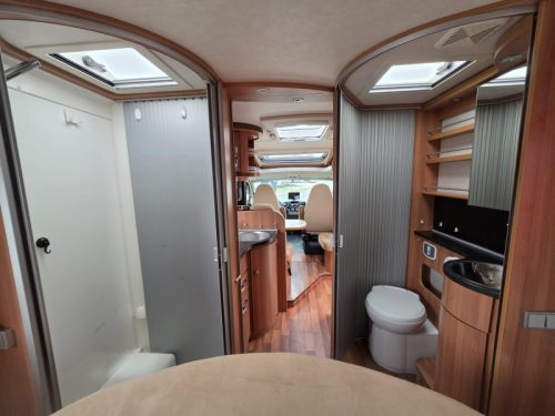 Hymer T 698 CL Queensbed, Omvormer etc.  foto: 14