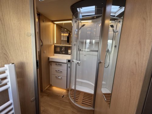 Hymer B ML I 880 Air conditioning, dish, automatic photo: 17