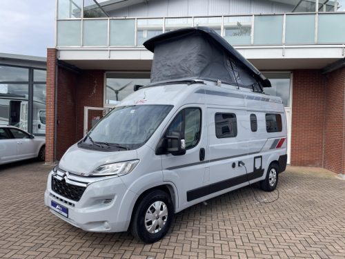 LMC Innovan 600 4 Berth Pop-top roof photo: 4