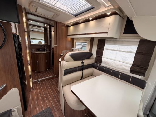 McLouis Nevis 880 G 150HP Queen bed Automatic photo: 5