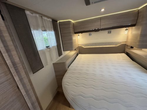 RAPIDO 896 F Automatik - Queensize-Bett Foto: 13