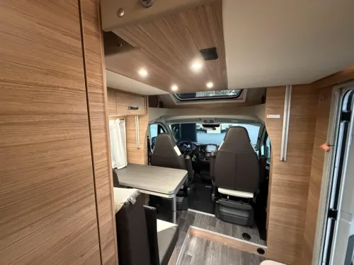 Weinsberg CaraSuite Spicy 650 MEG automatic / pop-top roof  photo: 8