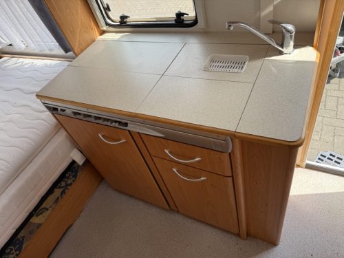 Knaus Blue Line 450 TF con asiento en U y avanc&eacute; de 2023 foto: 9