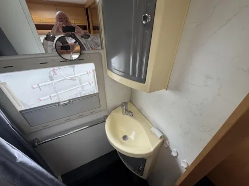 Dethleffs Globetrotter French bed Air conditioning dinette photo: 10