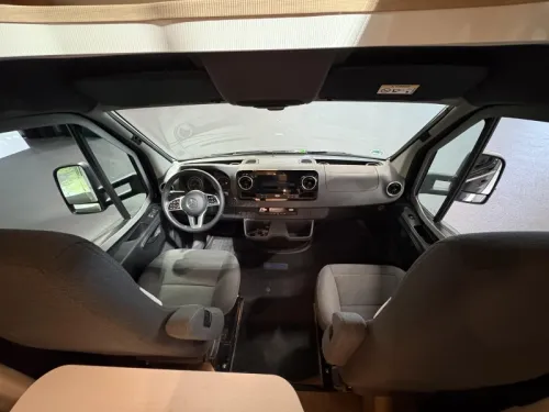Hymer BMC-T 690 Automatik / Queensbett Foto: 6