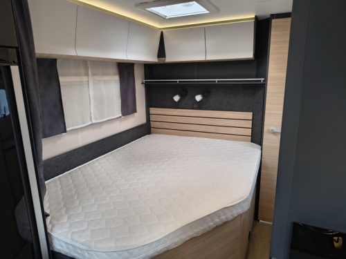 Hobby Optima De Luxe 70 F -Automaat-badkamer achter  foto: 10