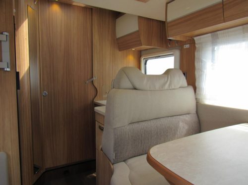 Hymer T598 Semi-integrated French bed Pop-top roof year of manufacture2018 photo: 19