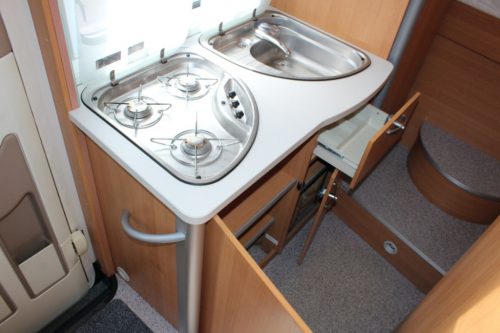 Knaus Sun Ti 700 Meg, Querbett, Garage, drehbare Vordersitze, Halbdinette, Sitzbank. Bj. 2008 Marum (Groningen) Foto: 14