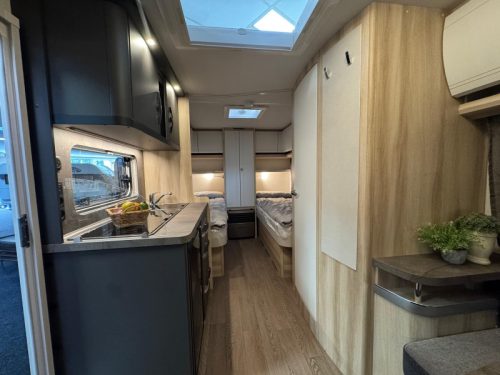 Hobby De Luxe 460 LU SPECIAL PRICE! photo: 2