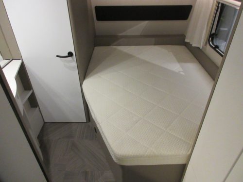 Dethleffs C'go Active 495 FR SPACIOUS LAYOUT AND HIGH FRIDGE photo: 4