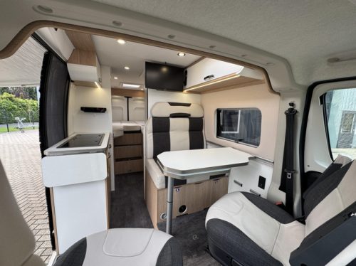 mooveo Van 63 EB Automaat Super luxe 180pk Foto: 13