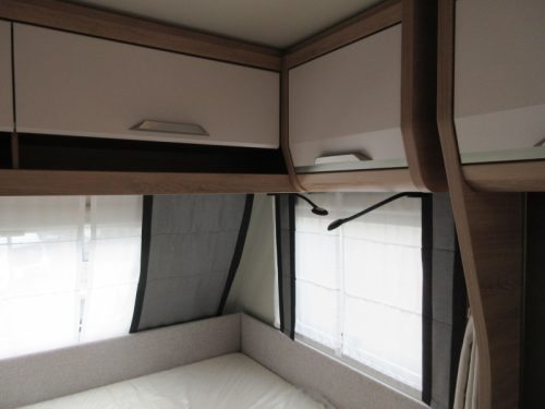 Knaus Sudwind Black Selection 420 QD COMPACT AND LARGE KITCHEN! photo: 11