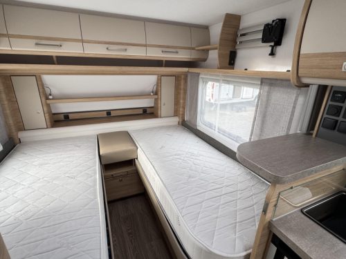 Fendt Bianco Selection 465 TG Single beds - Awning photo: 11