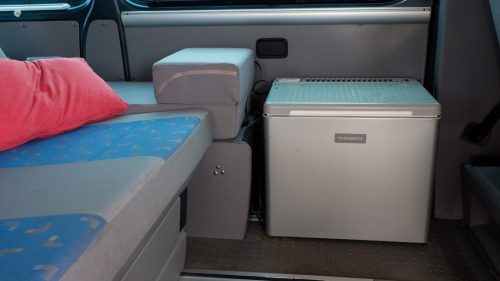 VOLKSWAGEN MULTIVAN photo: 3