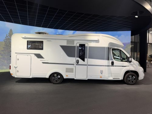 Adria Matrix 670 DC Queensbett / Hubdach | A69 Foto: 1