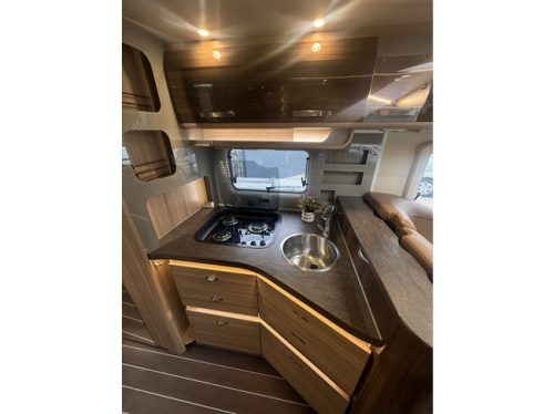 Knaus Sun I 900 LX automaat 177 pk full options Queensbed+techo elevable 2x aire acondicionado en techo elktr antena autom&aacute;tica Victron 3x TV remis plisado cuero gran garaje foto: 14