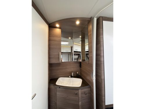 Knaus Sport Silver Selection 450 FU AWNING-AWNING-NEAT photo: 9