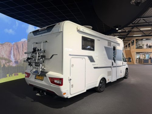 Adria Matrix 670 DC Queensbett / Hubdach | A69 Foto: 2
