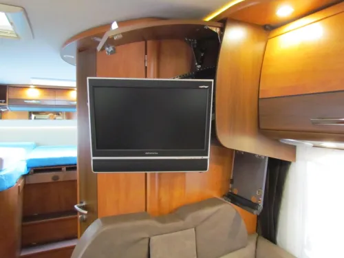 Carthago C-Tourer T143, Camas longitudinales foto: 7
