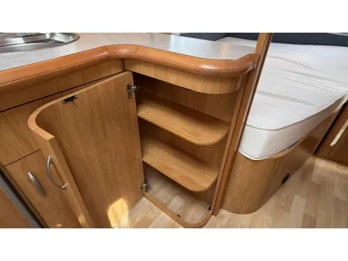 Hobby Excellent Easy 460 UFE frans bed rondzit toilet  foto: 7