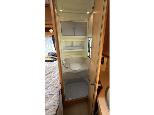Fendt Saphir 470 TFB French bed round seating toilet photo: 12