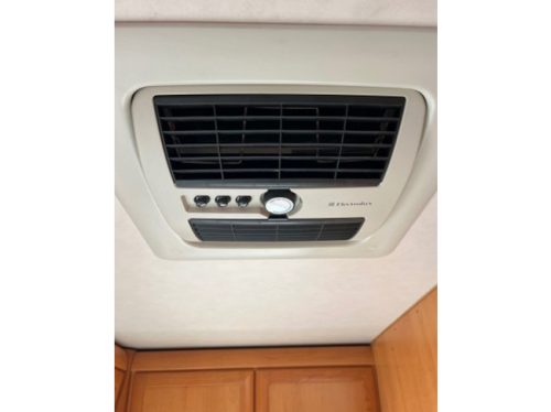 Hymer Bc 655 Cl. Dachklimaanlage Solaranlage Hubbett Fahrradtr&auml;ger 7 Personen 4 Schlafpl&auml;tze Wohnmobil Foto: 12