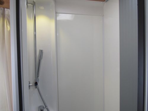 Hymer T598 Semi-integrated French bed Pop-top roof year of manufacture2018 photo: 9