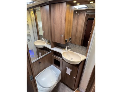 Hymer ML-T 580 - Hydraulische St&uuml;tzen - Foto: 13