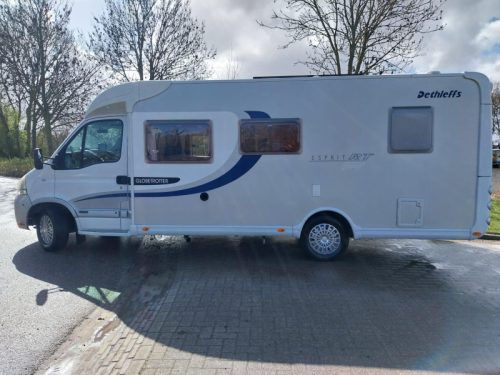 Dethleffs Globetrotter 6844 RT with a beautiful French bed photo: 13