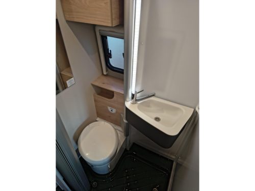 Dethleffs Globetrail 640 ES - automaat - slaapdak  foto: 11