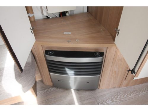 Hobby De Luxe 455 UF Thule 6300 Ultraheat Foto: 17