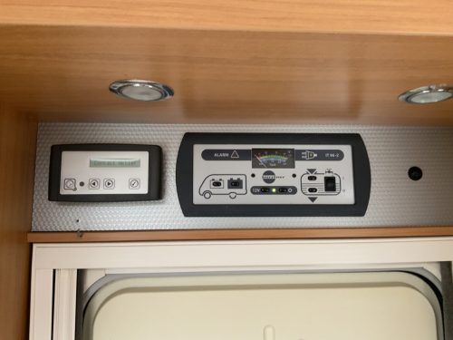 B&uuml;rstner Nexxo 569 Semi-integrated, Train seat, French bed, two swivel chairs, small camper, Year 2010 Camper centrum on the road photo: 24