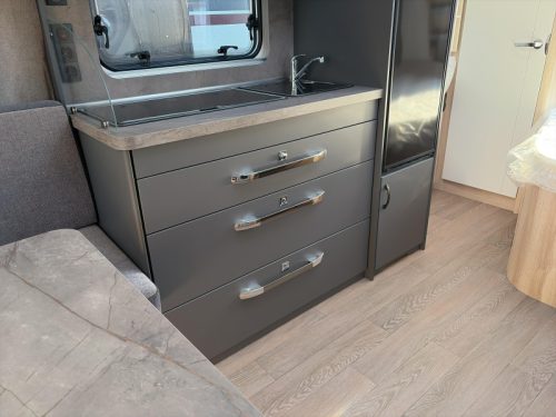 Hobby De Luxe 460 UFE Model 2027 photo: 5