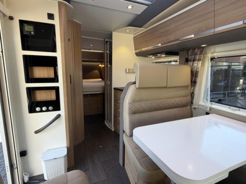 Adria Coral S 670SC French bed Awning Maxxfan Flat screen photo: 10