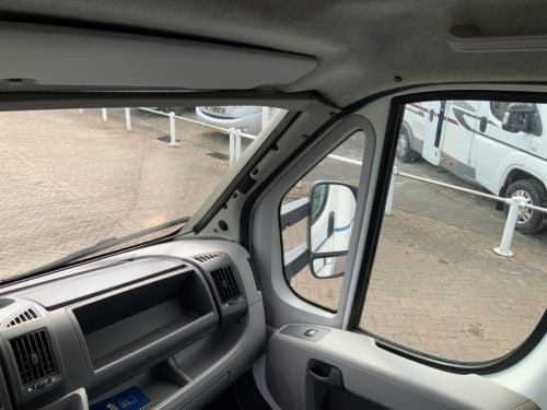 Adria Compact 2.3 MultiJ. 130 PS, Teilintegriert, franz&ouml;sisches Bett hinten, Motorklimaanlage, Anh&auml;ngerkupplung, kleiner Camper, Bj. 2009 Camp centrum on the road Marum Foto: 21