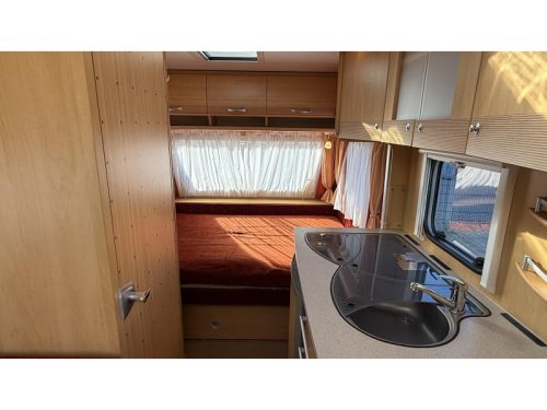Dethleffs Camper 440 DB Querbett Sitztoilette Foto: 2