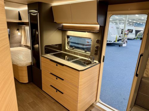 Hobby Maxia 585 UL Rangierhilfe + Kassettenmarkise  Foto: 12