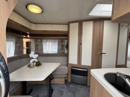 Hobby De Luxe 495 UL with single beds **Mover/Bike rack/Awning/Outdoor gas/2nd service hatch/1st owner/Very neat caravan** photo: 1